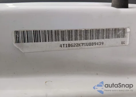 1999 Toyota Camry Le z USA, uszkodzony, nr VIN 4T1BG22K7XU889439